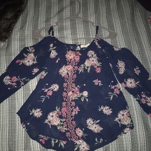 3 quarter sleeve, no shoulder shirt